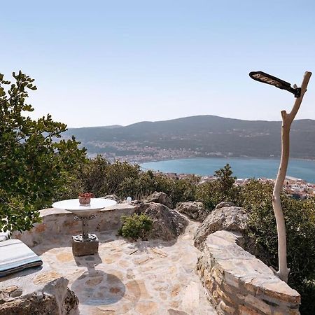 Beautiful Cottage Over-Viewing Samos Bay. Samos Town Esterno foto