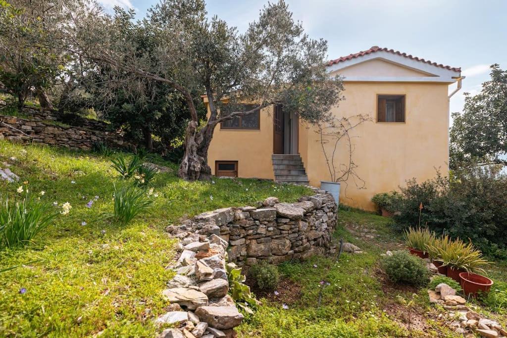 Beautiful Cottage Over-Viewing Samos Bay. Samos Town Esterno foto
