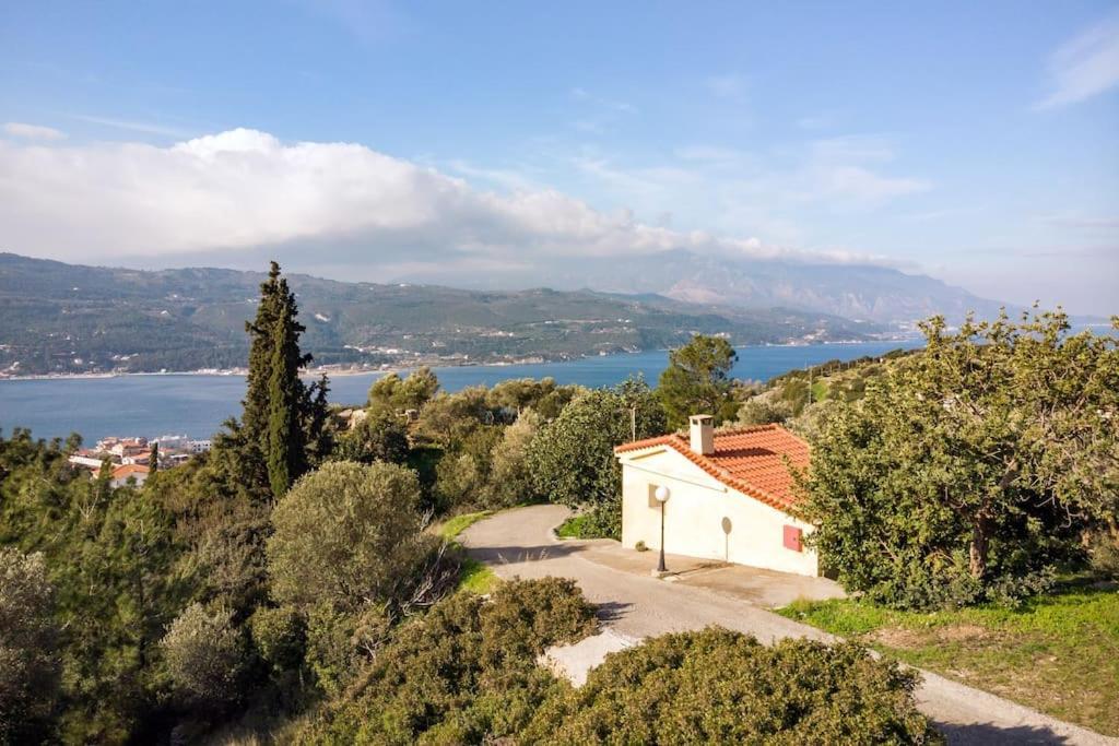 Beautiful Cottage Over-Viewing Samos Bay. Samos Town Esterno foto